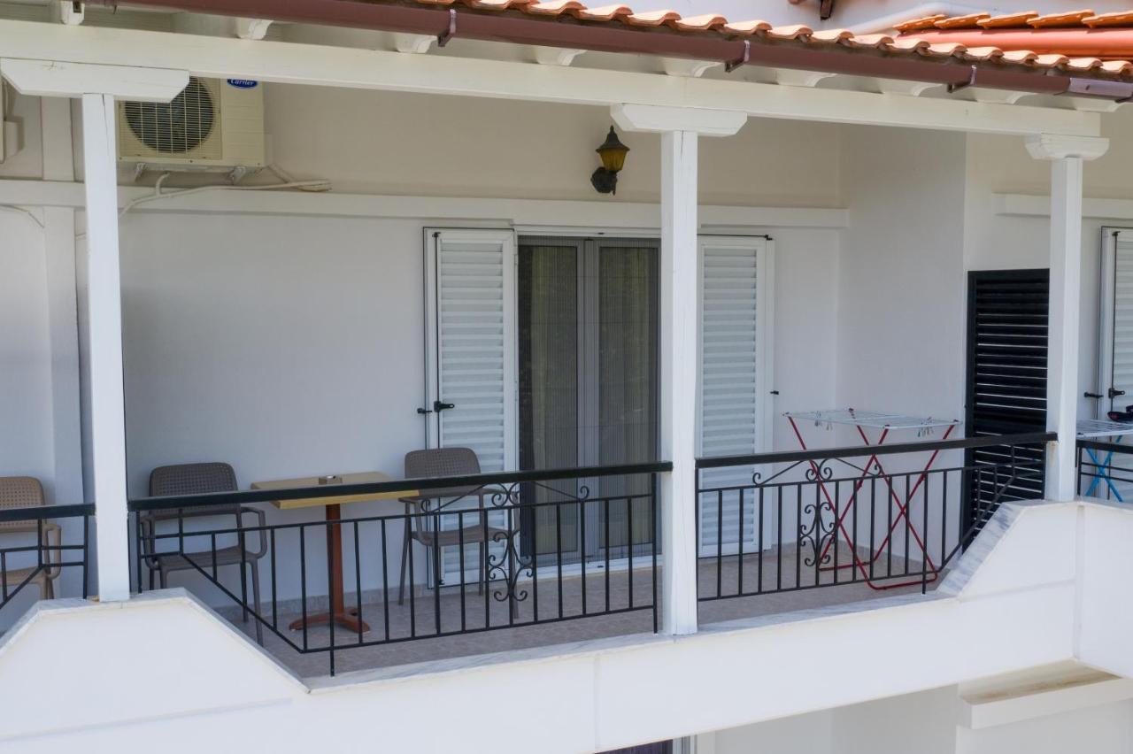 Milies Apartments Ставрос Екстериор снимка